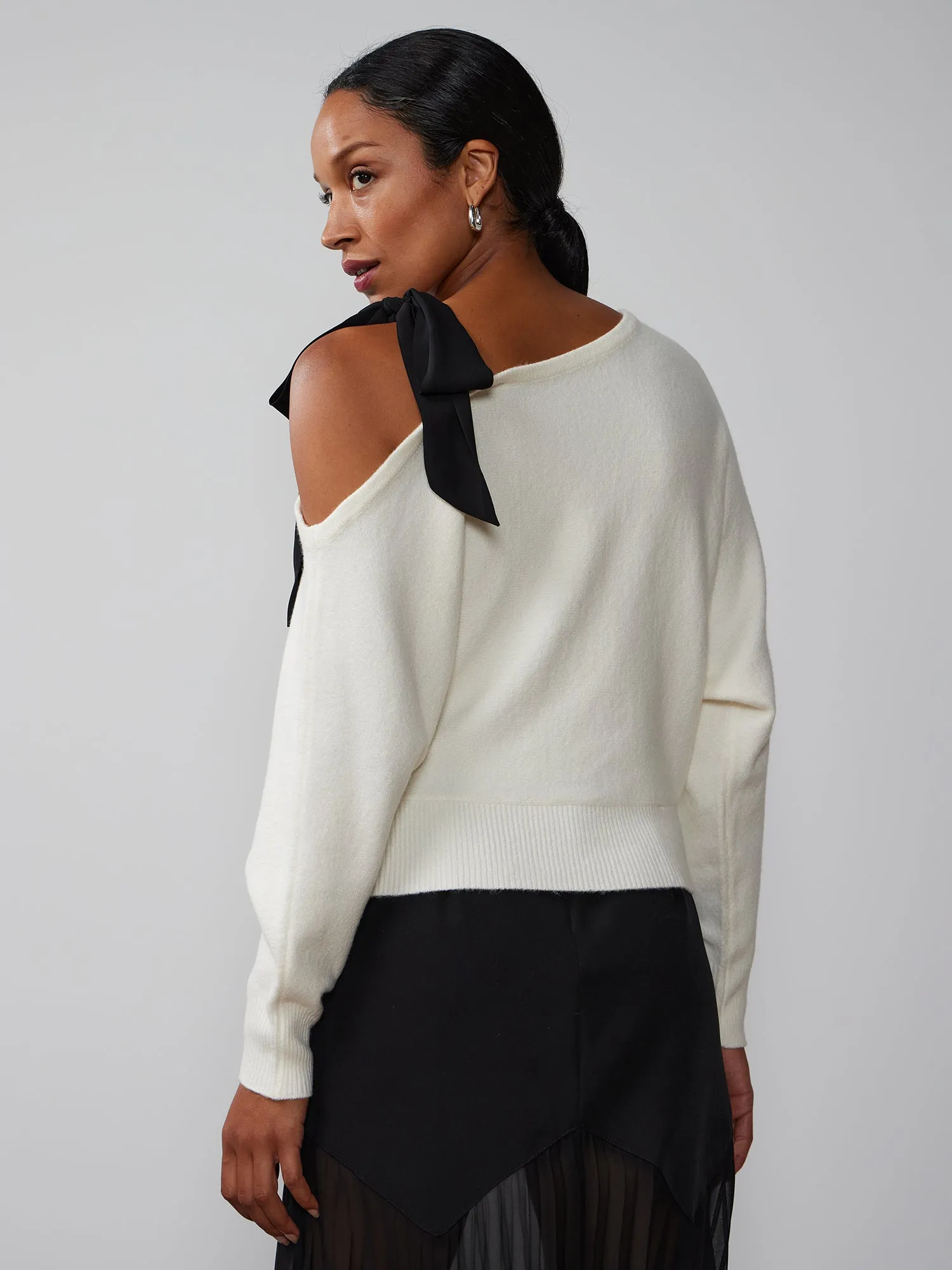 Long Sleeve Velvet Bow Sweater