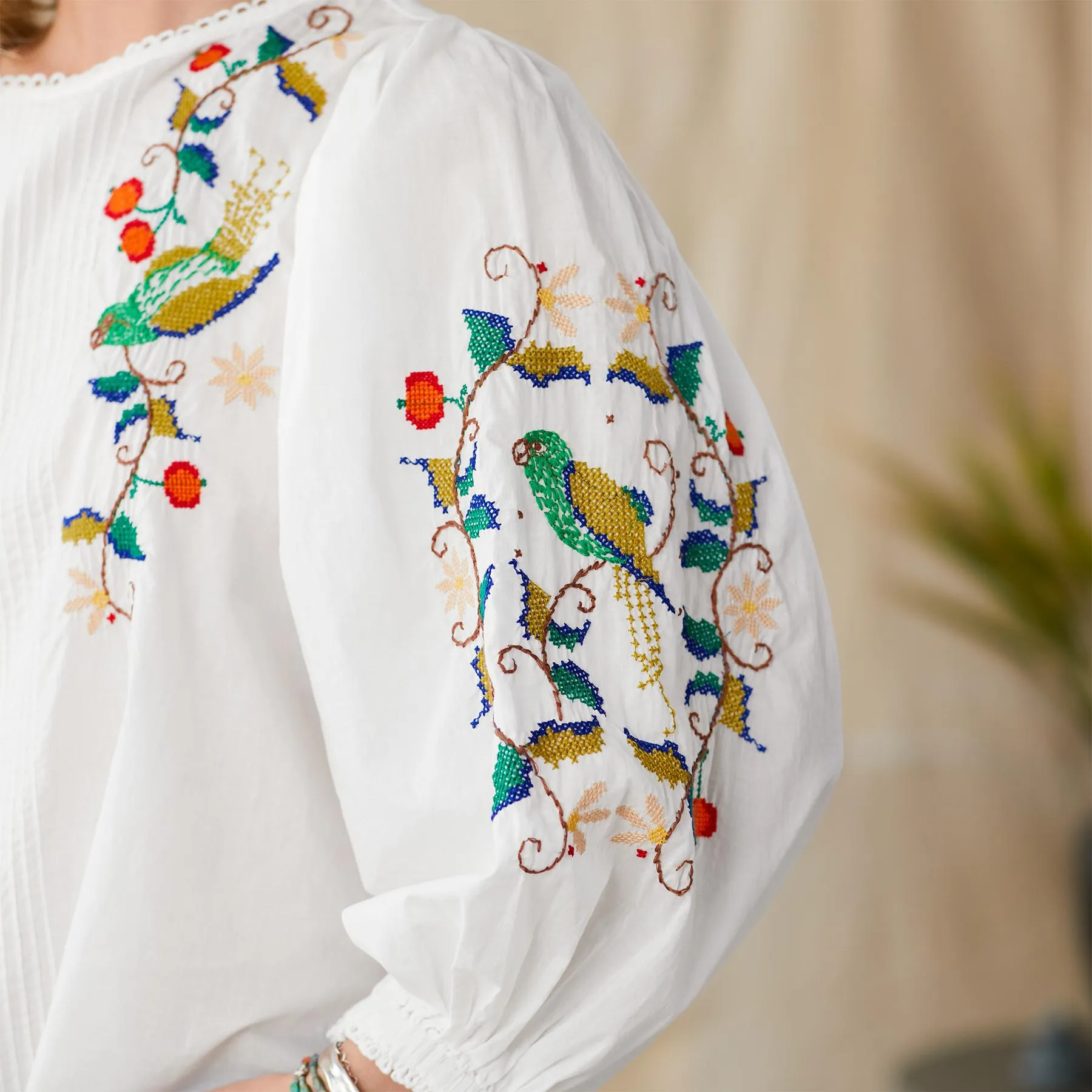 Pitanga Embroidery Blouse